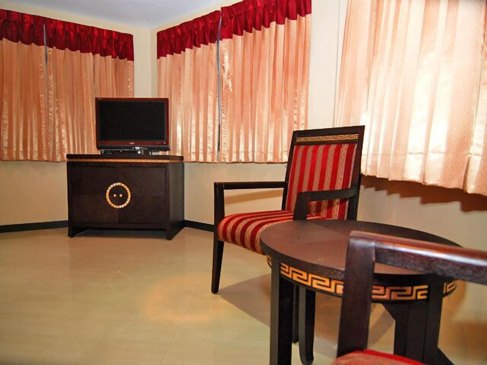 בנגקוק Lucky Palace Hotel מראה חיצוני תמונה