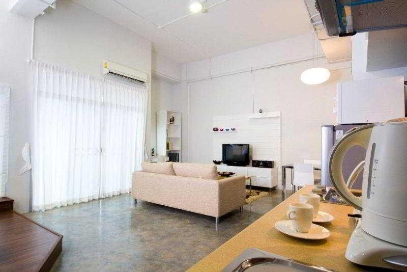 בנגקוק Lucky Palace Hotel מראה חיצוני תמונה