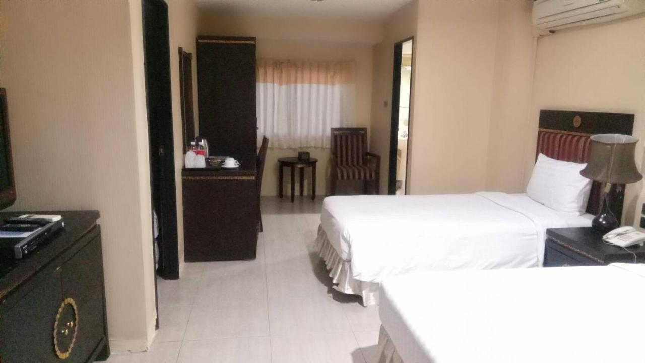 בנגקוק Lucky Palace Hotel מראה חיצוני תמונה