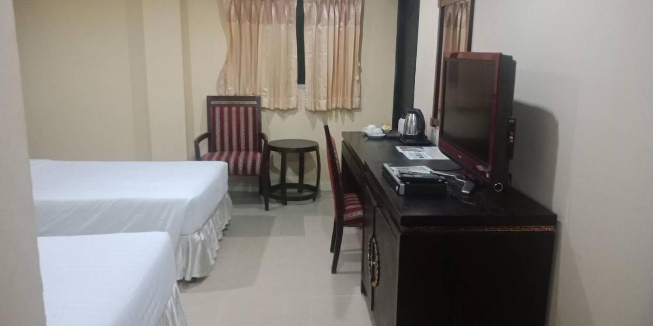בנגקוק Lucky Palace Hotel מראה חיצוני תמונה