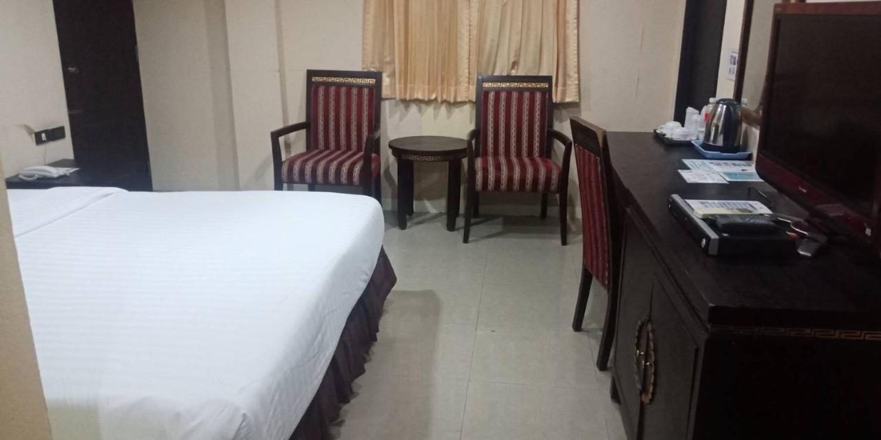 בנגקוק Lucky Palace Hotel מראה חיצוני תמונה